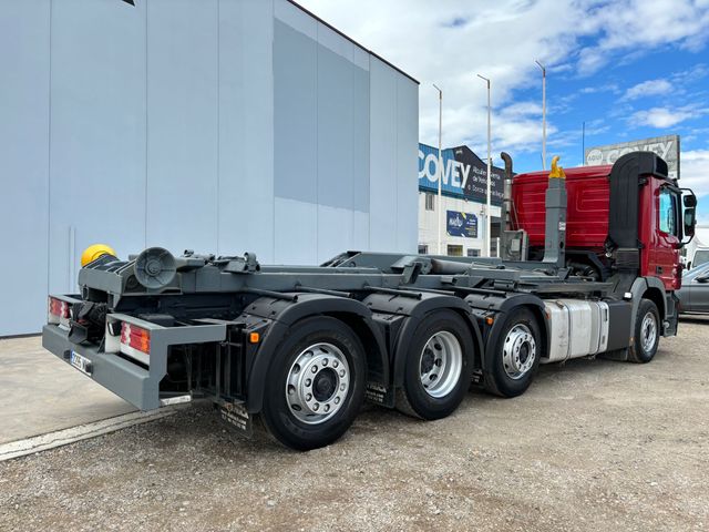 Camión portacontenedores gancho