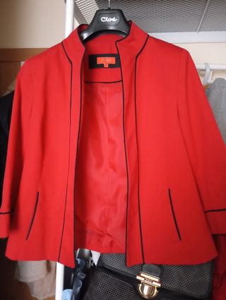 Chaqueta Alba conde . color Rojo