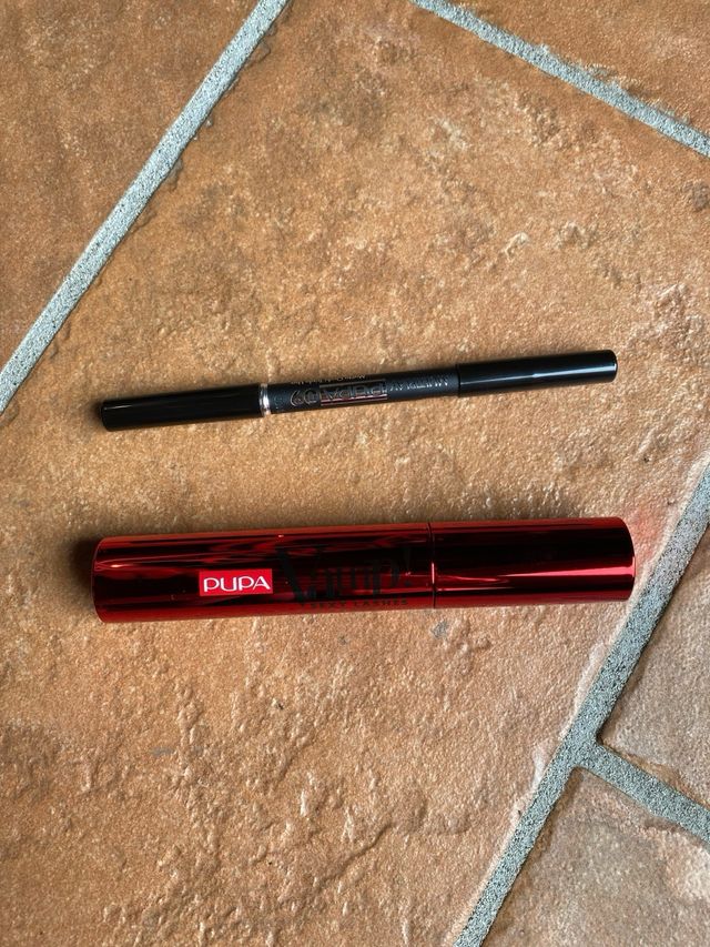 Mascara e matita pupa