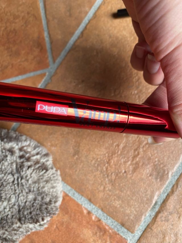 Mascara e matita pupa