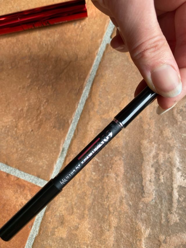 Mascara e matita pupa