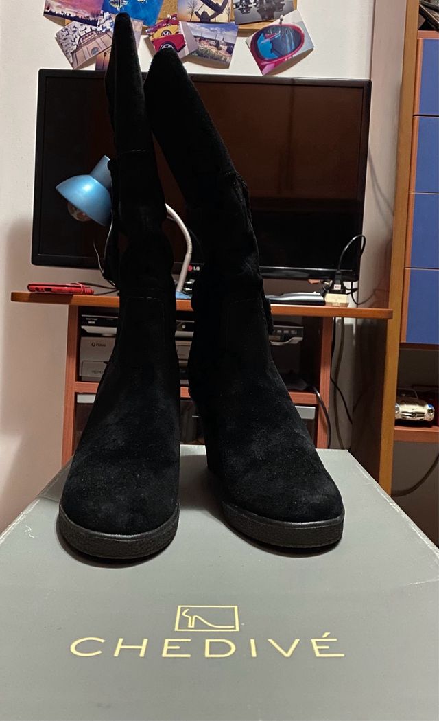 Stivali in pelle scamosciata