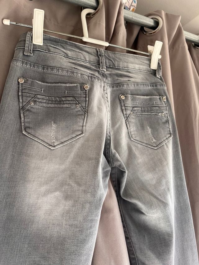pantalon vaquero gris