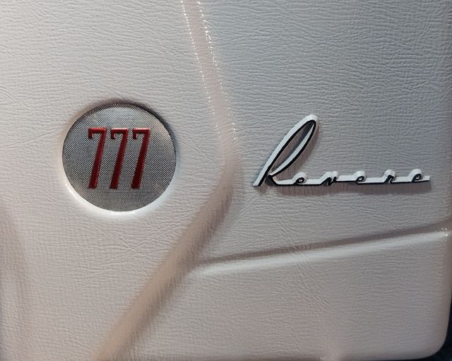 Proyector 8 mm Revere 777