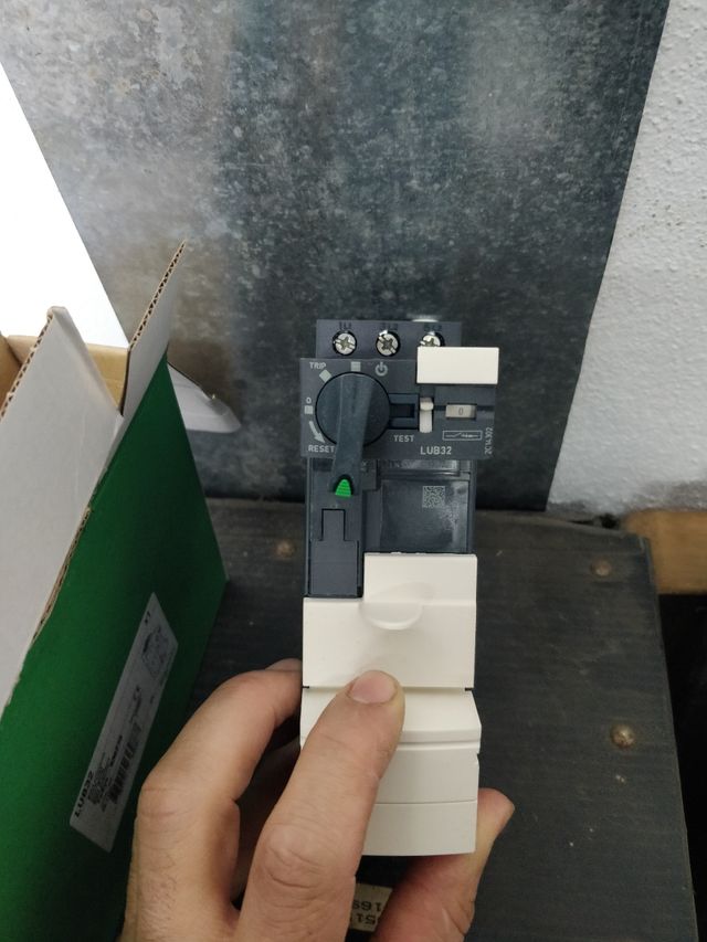 Disyuntor trifásico
Guarda motor