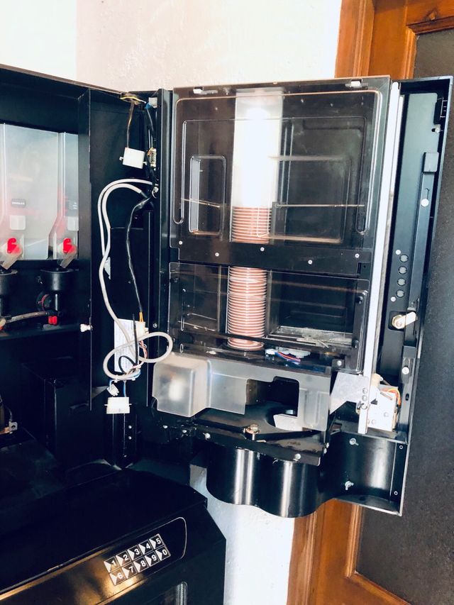 Máquina dispensadora café y bebidas