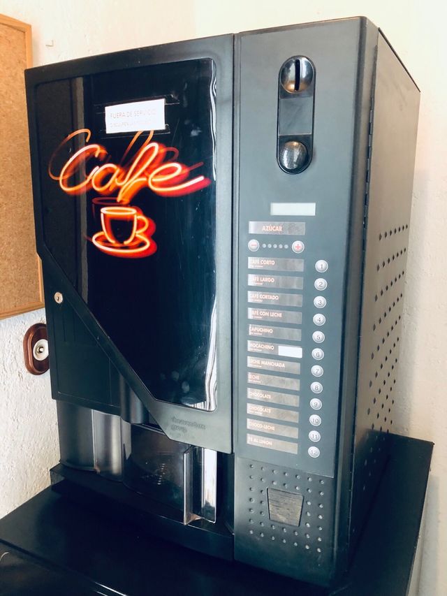 Máquina dispensadora café y bebidas