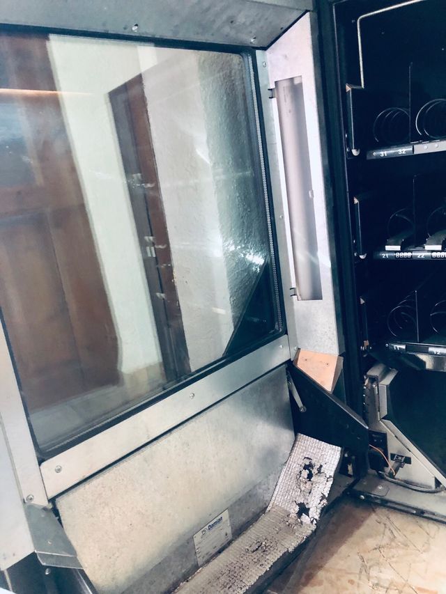 Máquina dispensadora café y bebidas