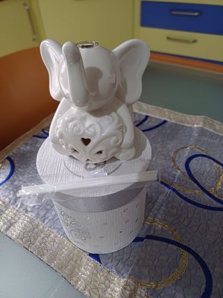 Bomboniera con profumatore. 