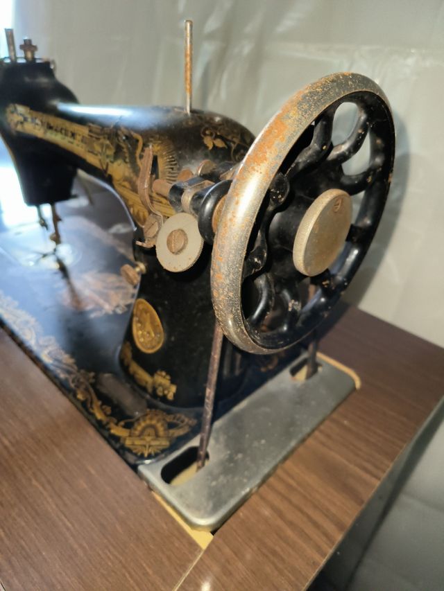 MAQUINA DE COSER SINGER
