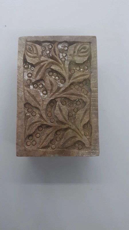 Scatoletta in pietra dura verde