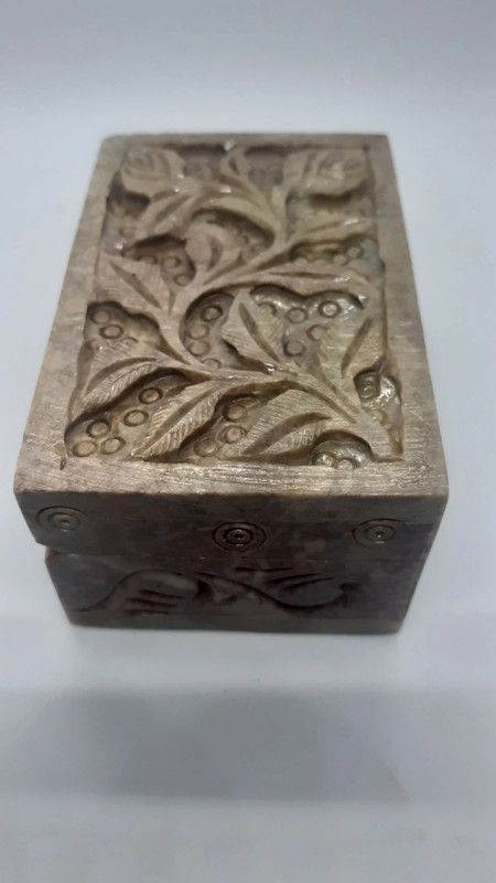 Scatoletta in pietra dura verde