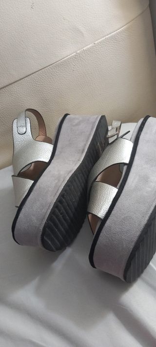 Sandali nuovissimi con zeppe
