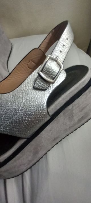 Sandali nuovissimi con zeppe