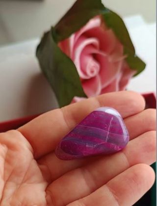 Nuova-Agata rosa burattata di 17 gr, misura 3,5 cm