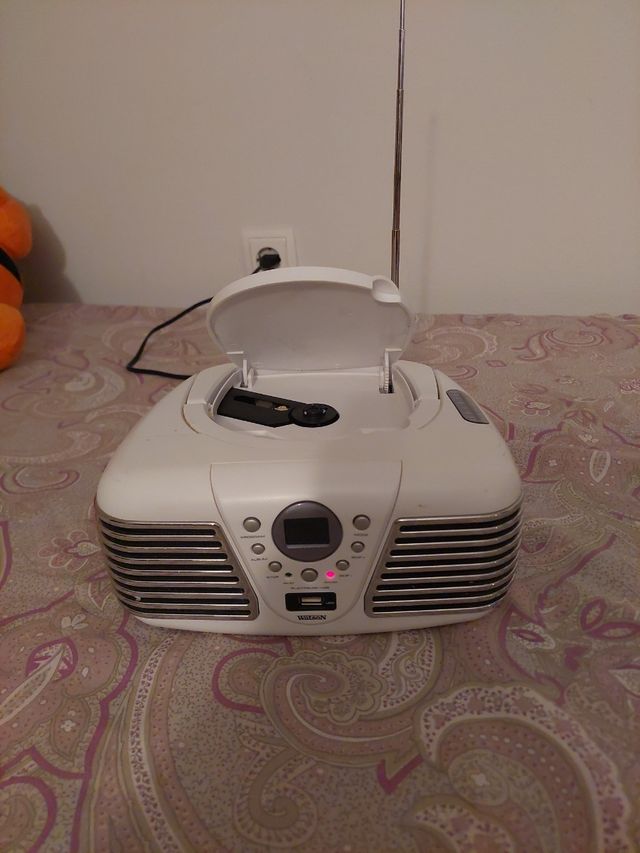 Radio.mp3.compact disc.digital.usb