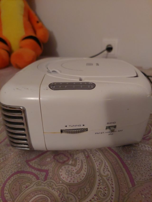 Radio.mp3.compact disc.digital.usb