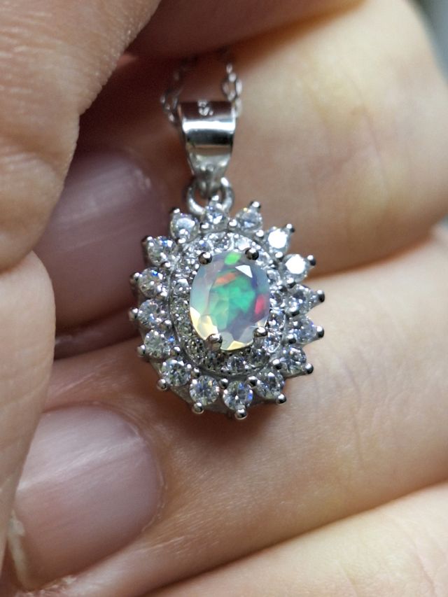 Pendente Opale naturale e catenina