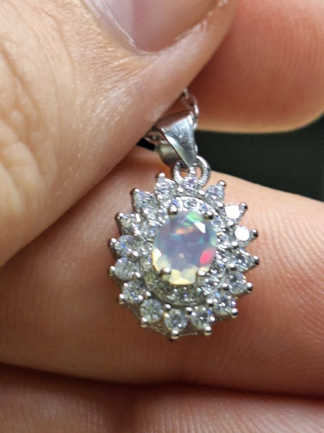 Pendente Opale naturale e catenina