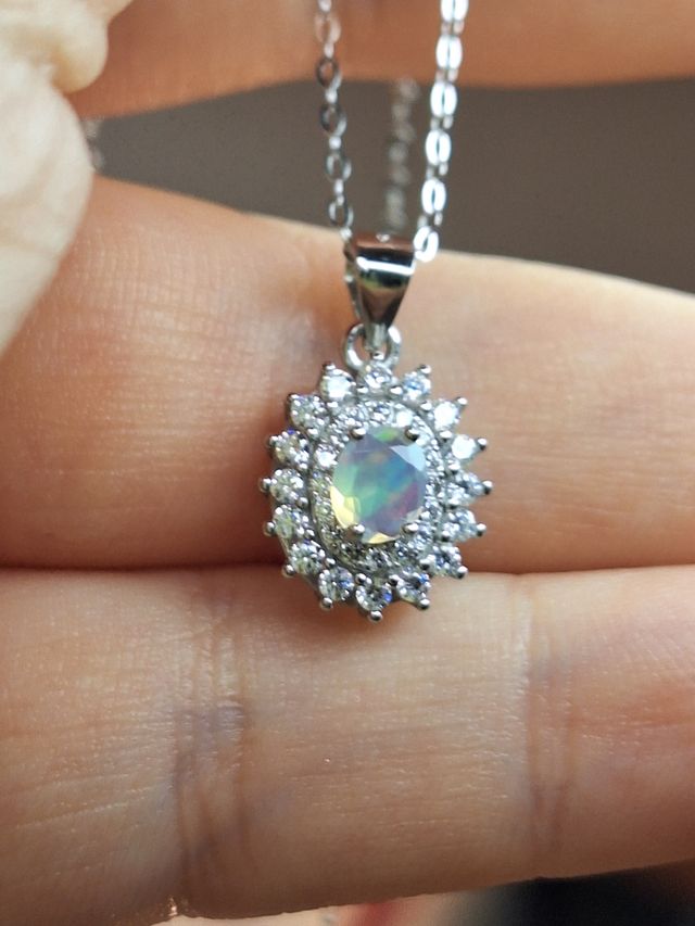 Pendente Opale naturale e catenina