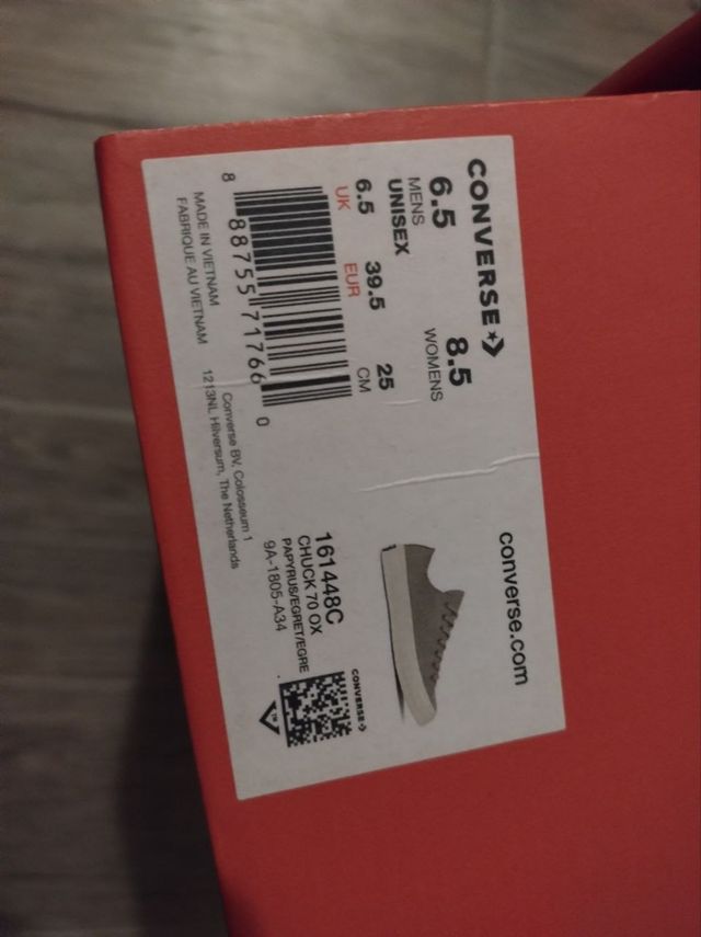 Paio di Converse Chuck Taylor beige