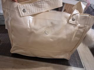 Bolso color nacar bebé