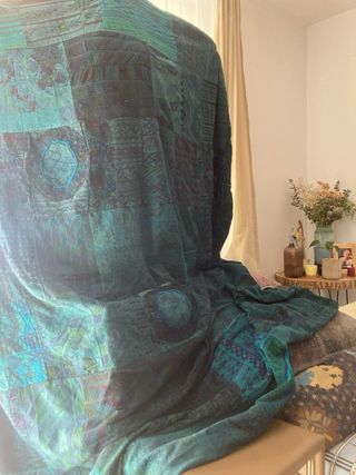 Enorme cortina medio oriental