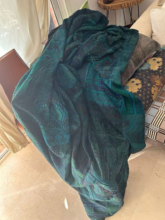 Enorme cortina medio oriental