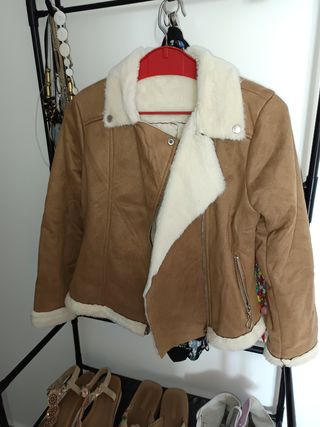 4 ABRIGOS Y PARKA CON CON 4 PANTALON TODO DE MARCA