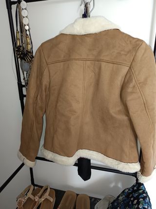 4 ABRIGOS Y PARKA CON CON 4 PANTALON TODO DE MARCA