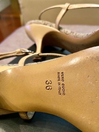 Sandalia Coccinelle tacon beige