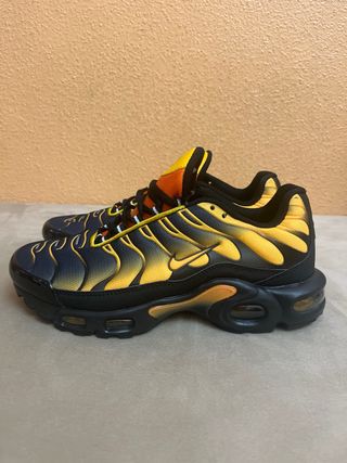 TN Nike Amarillas/ Negras de segunda mano por 65 EUR en Madrid en WALLAPOP