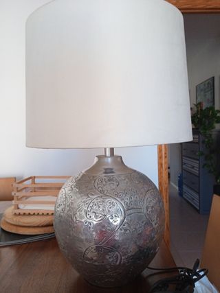 Lote dos cuadros modernos y lampara