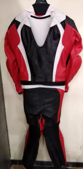 MONO DE PIEL MOTO