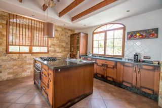 chalet y nave de 1100m2 construidos