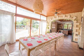 chalet y nave de 1100m2 construidos