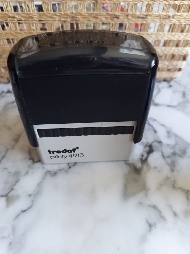 Maquina para hacer sellos oficina