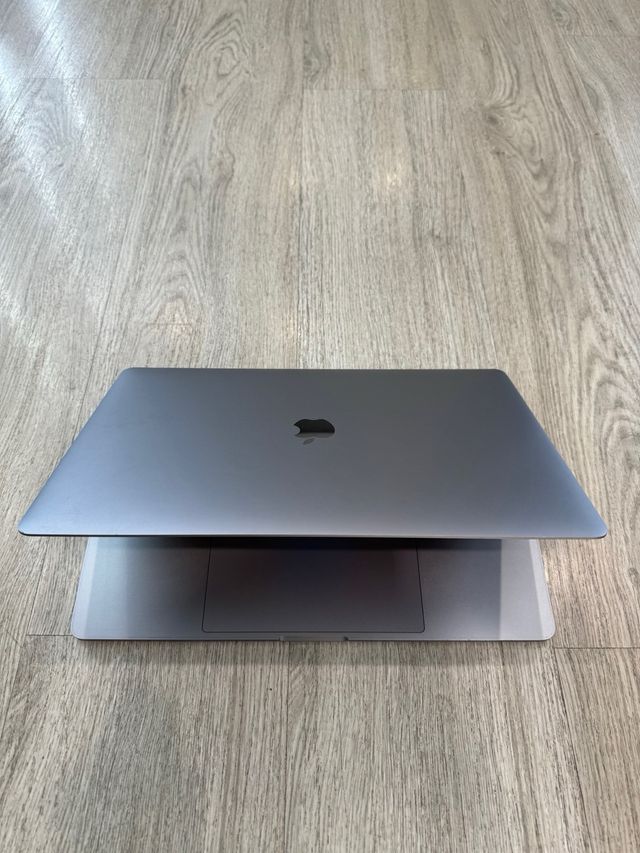 MacBook Pro 15" 2017 i7 16g 500ssd