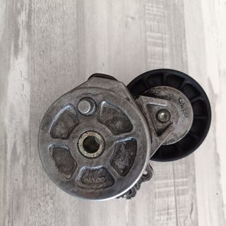 Tensor correa auxiliar (poli v)