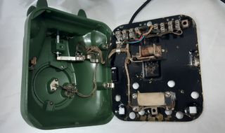 Teléfono intercomunicador antiguo