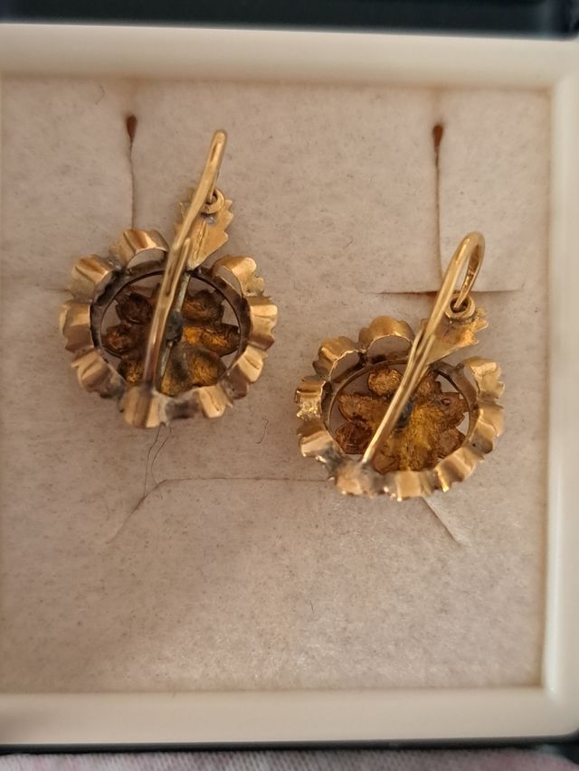 Pendientes Isabelinos Oro 18K y Diamante Antiguo.