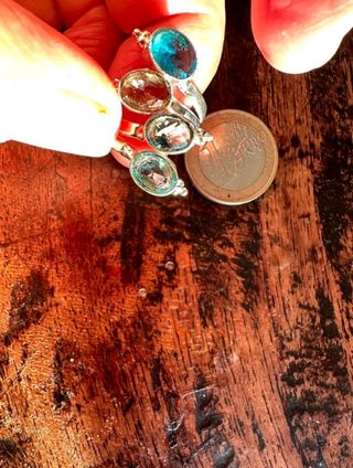 Anillo de plata y topacios