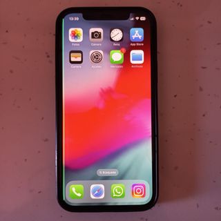 Urge Iphone 12 caja original y cargador más funda