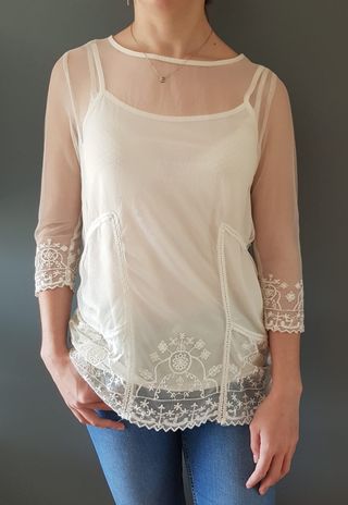 camiseta lencera blanco roto de Pull&Bear