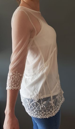 camiseta lencera blanco roto de Pull&Bear