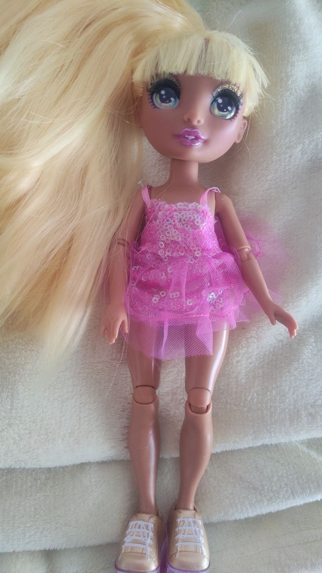 Muñeca Rainbow high