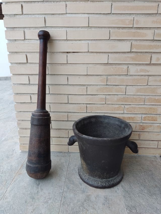 Precioso mortero antiguo de farmacia.