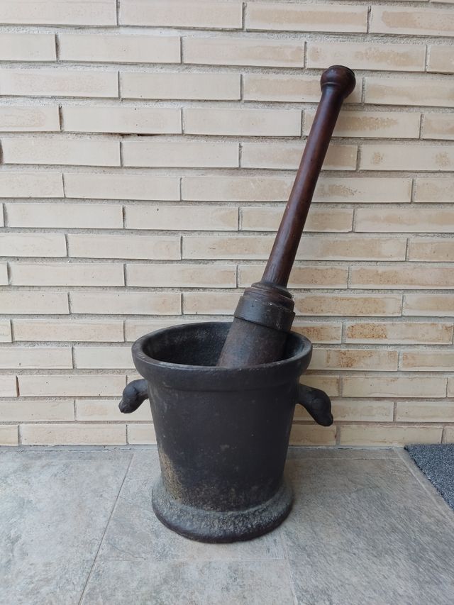 Precioso mortero antiguo de farmacia.