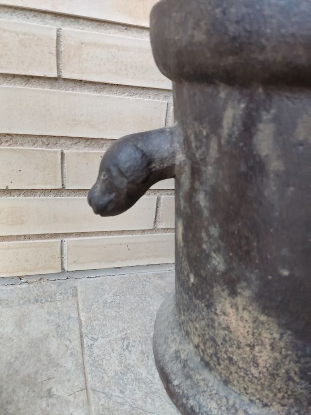 Precioso mortero antiguo de farmacia.