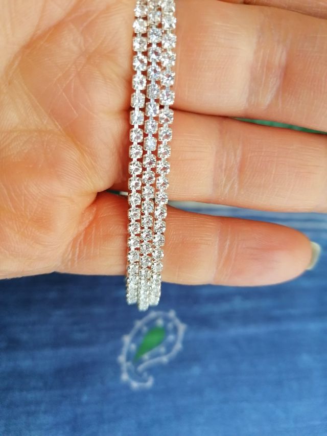 Bracciali e orecchini mai usati